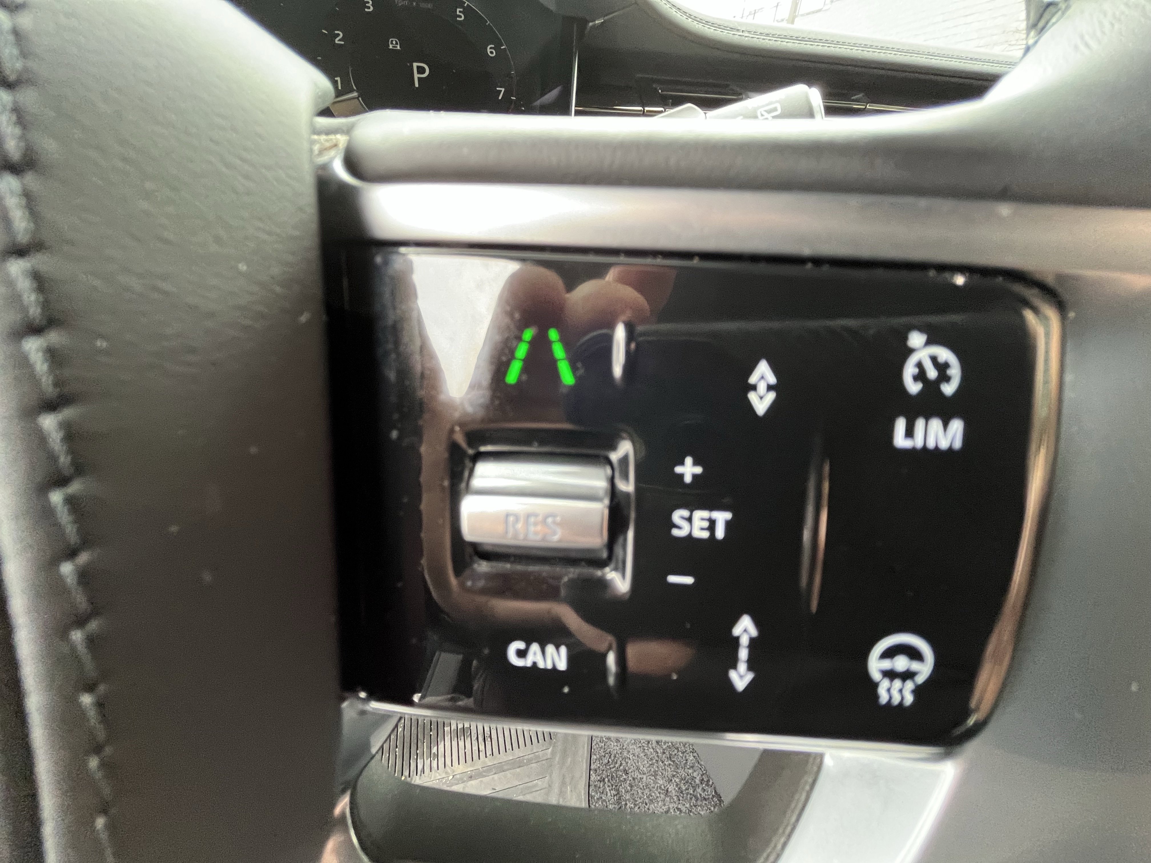 Certified 2025 Land Rover Range Rover Long Wheelbase SE image 18