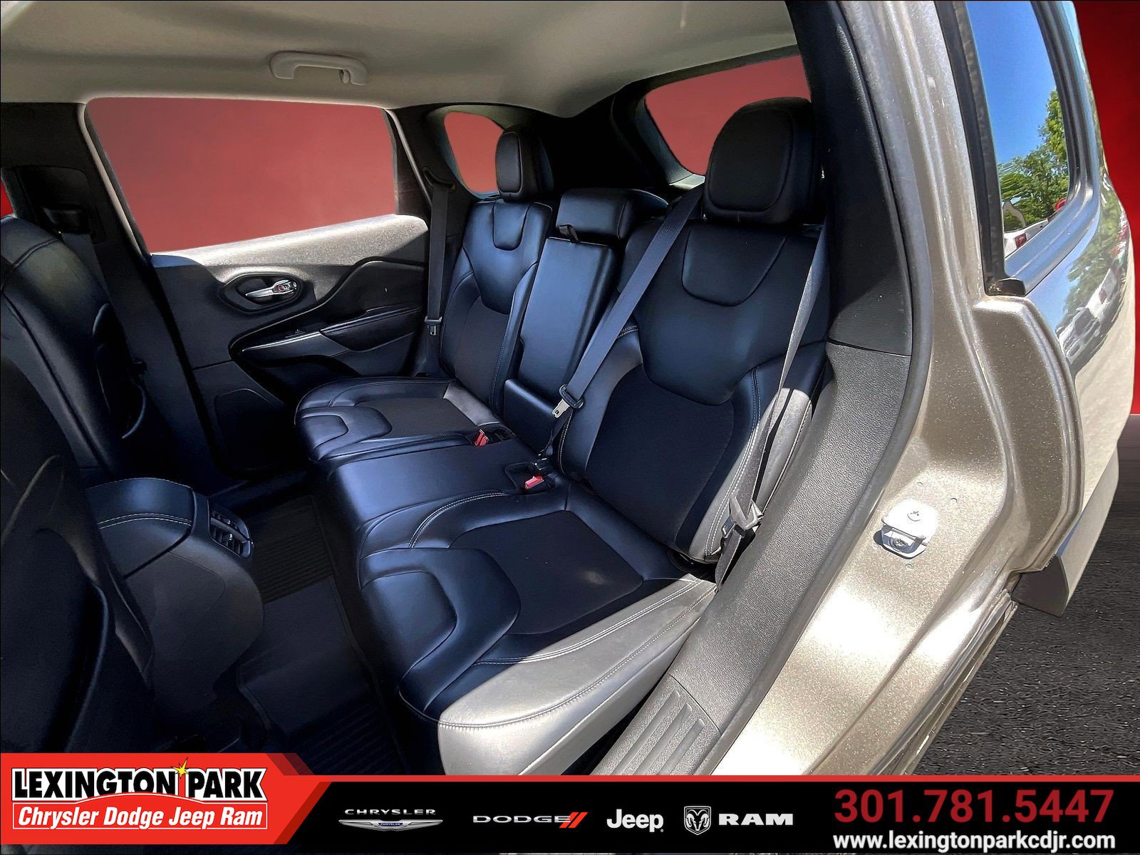 Used 2020 Jeep Cherokee Latitude w/ Quick Order Package 26F North AWD/4WD image 22