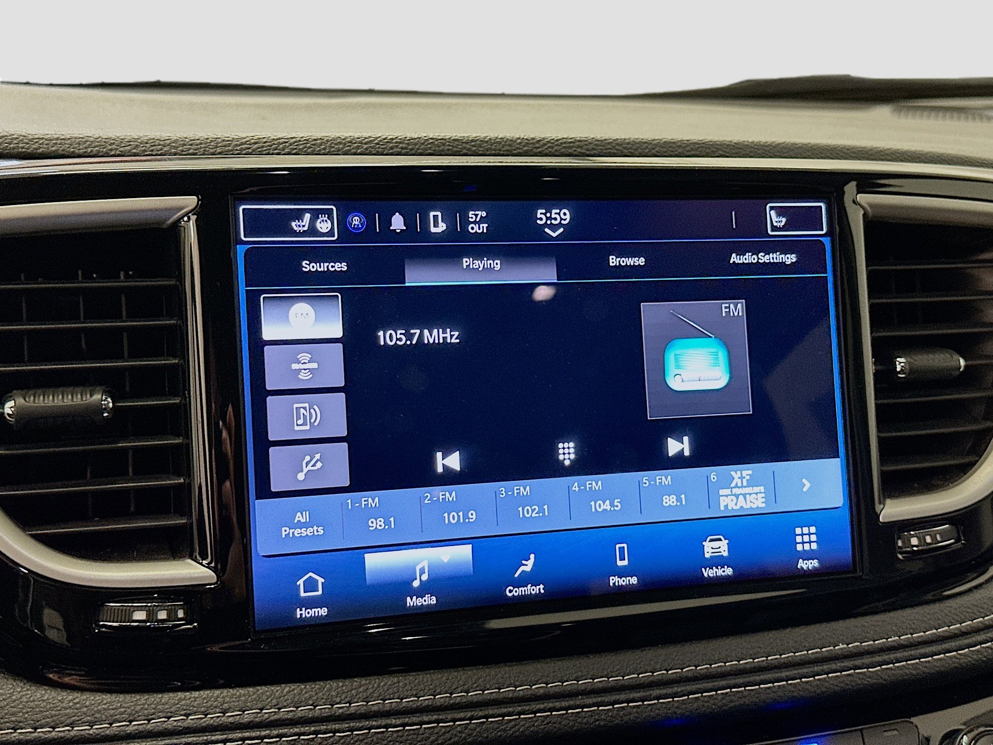 Used 2024 Chrysler Pacifica Touring-L image 21