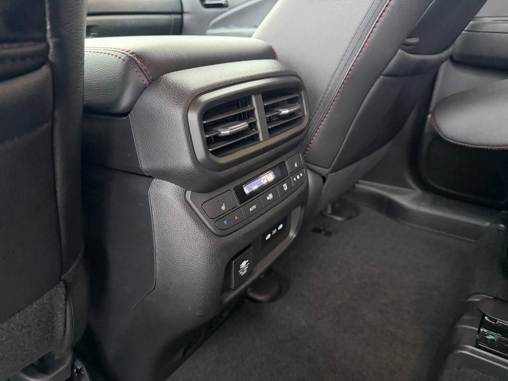 Used 2024 Honda Passport Black Edition image 13