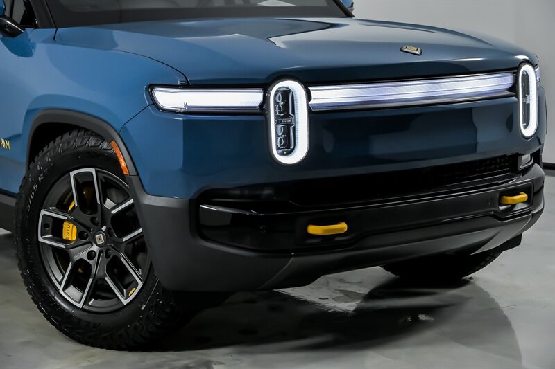 Used 2025 Rivian R1T Premium AWD/4WD image 3