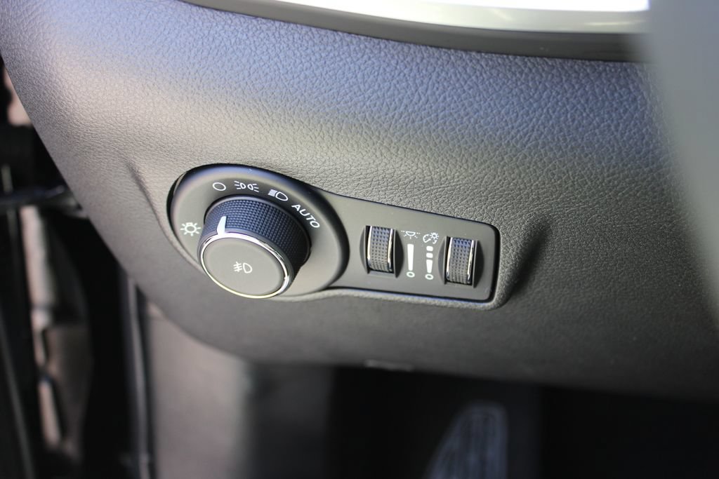 Used 2025 Jeep Compass Latitude AWD/4WD image 12