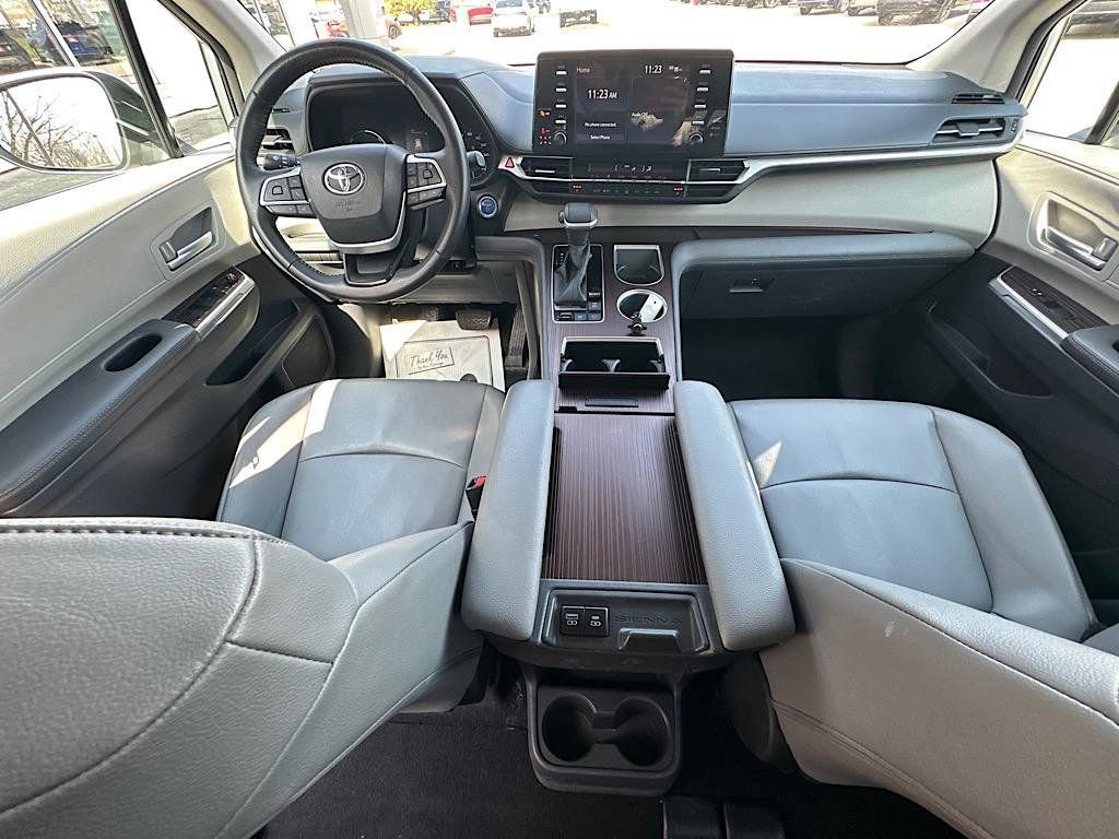 Certified 2022 Toyota Sienna XLE image 16