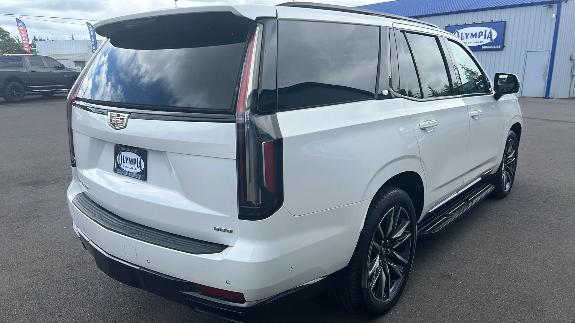 Used 2021 Cadillac Escalade Sport w/ Driver Assist Tech Package AWD/4WD image 4
