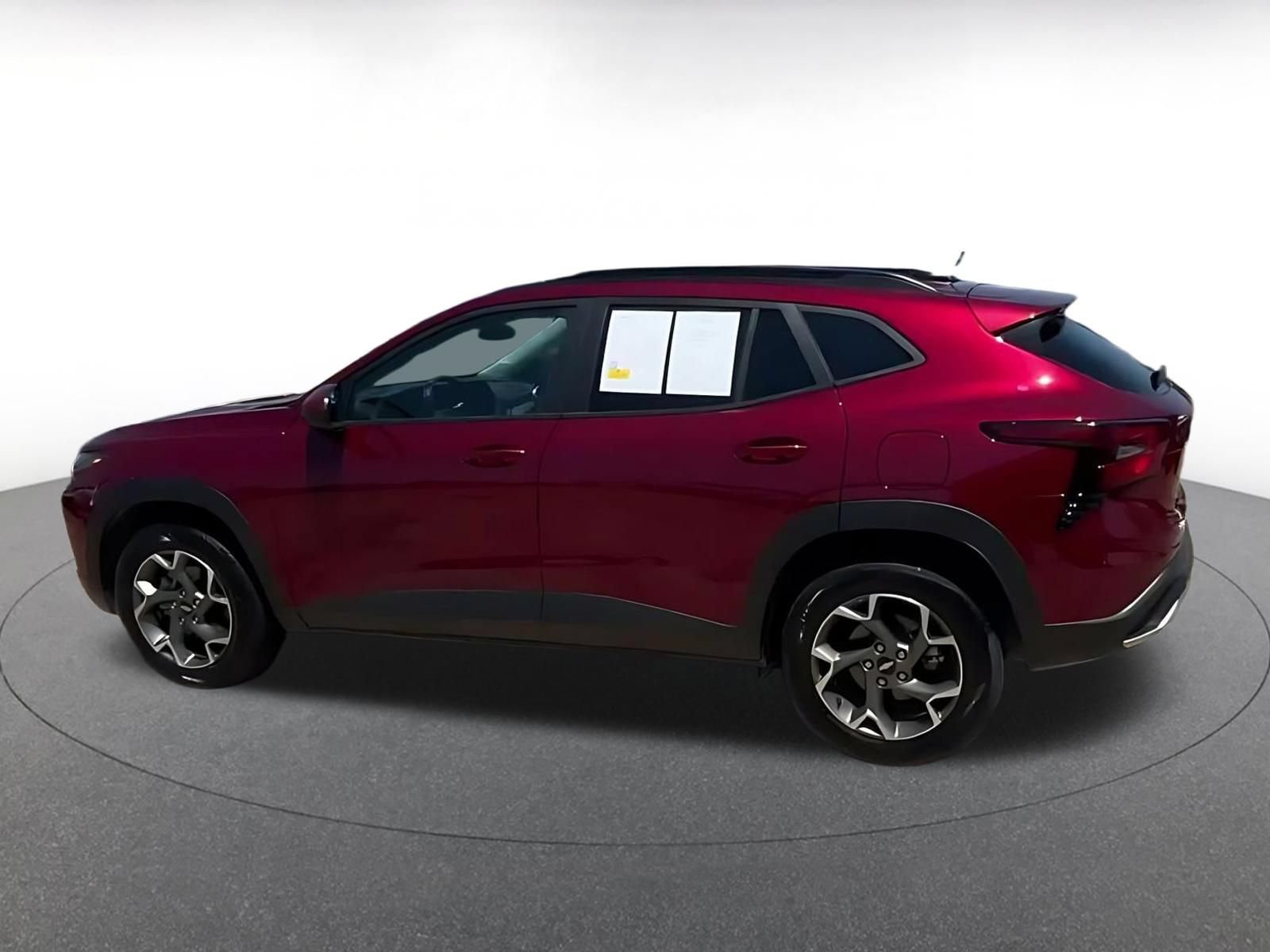 Used 2025 Chevrolet Trax LT FWD image 7