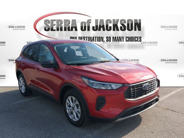 Used 2025 Ford Escape Active w/ Cold Weather Package image 2