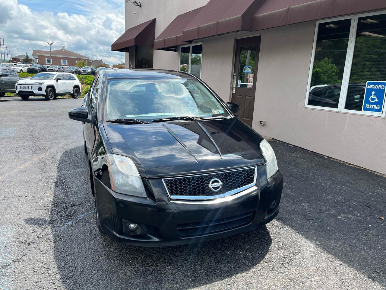 Used 2012 Nissan Sentra 2.0 SR w/ Moonroof Pkg FWD image 2