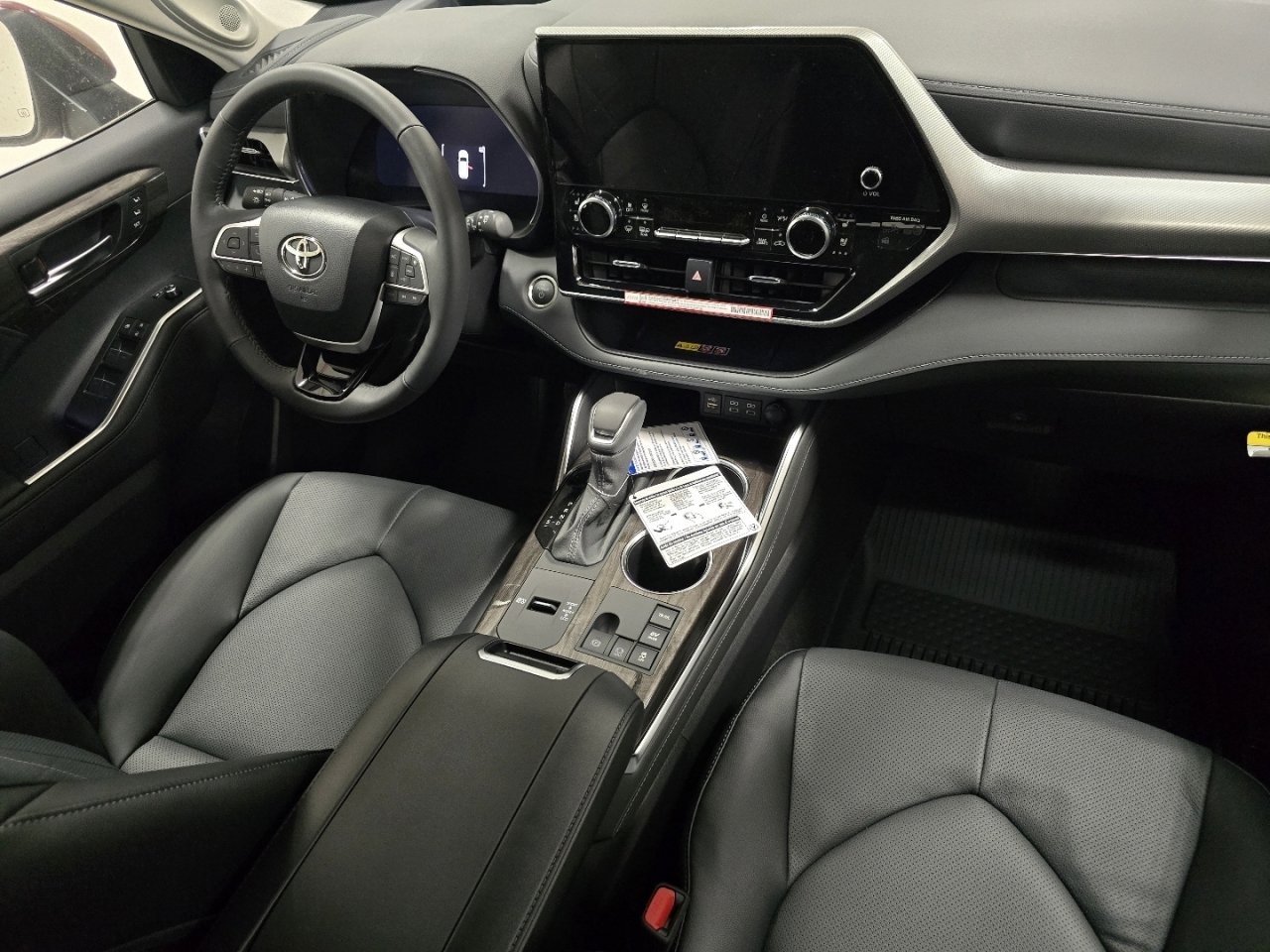 New 2026 Toyota Highlander Platinum image 24