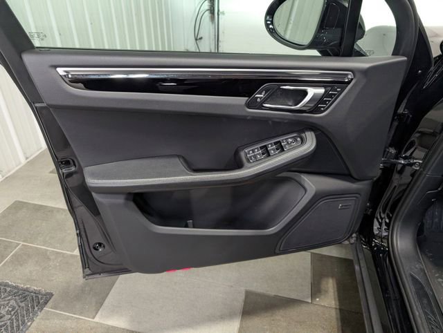 Used 2023 Porsche Macan w/ Premium Package Plus image 14