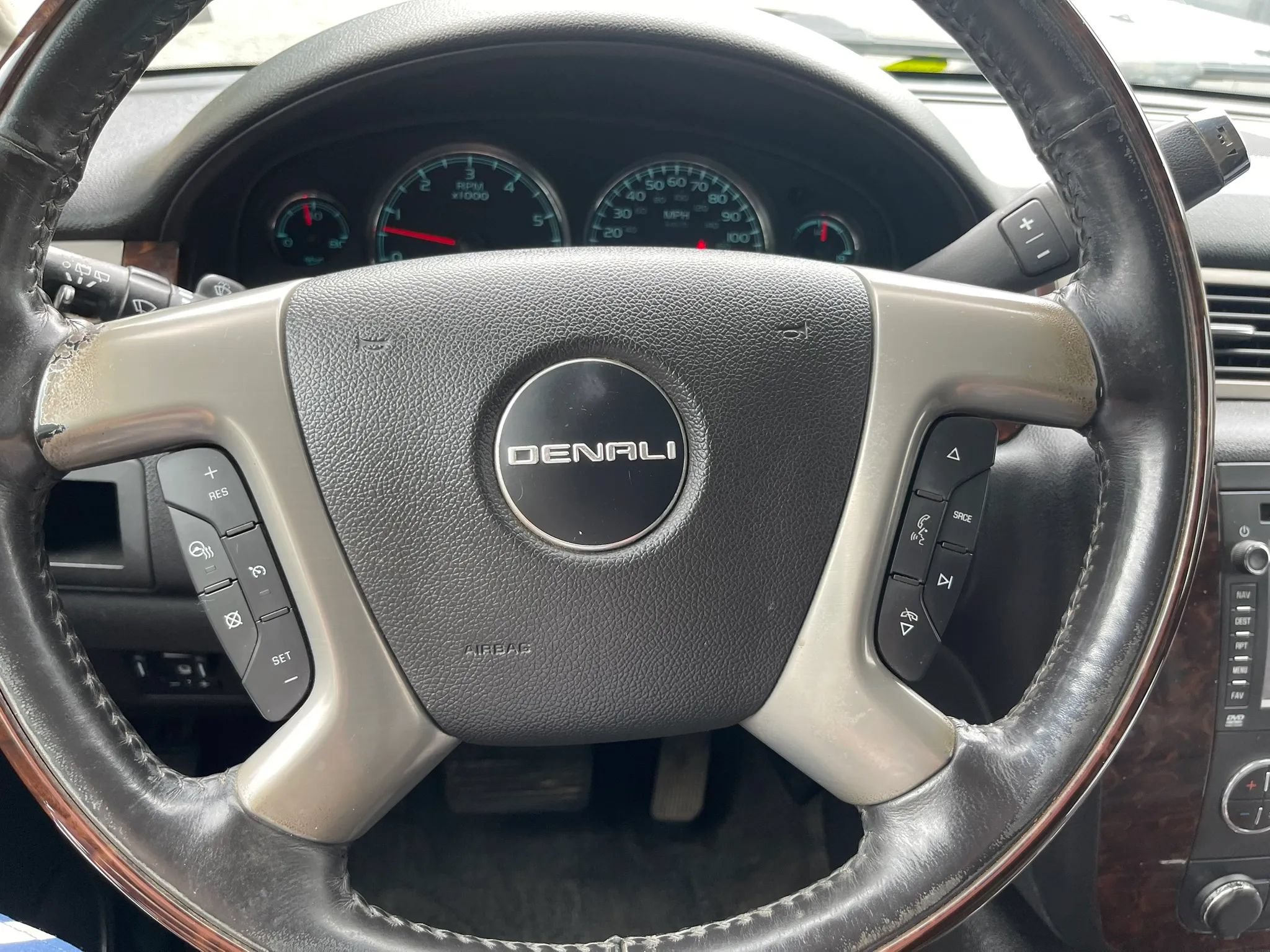 Used 2013 GMC Yukon XL Denali AWD/4WD image 17