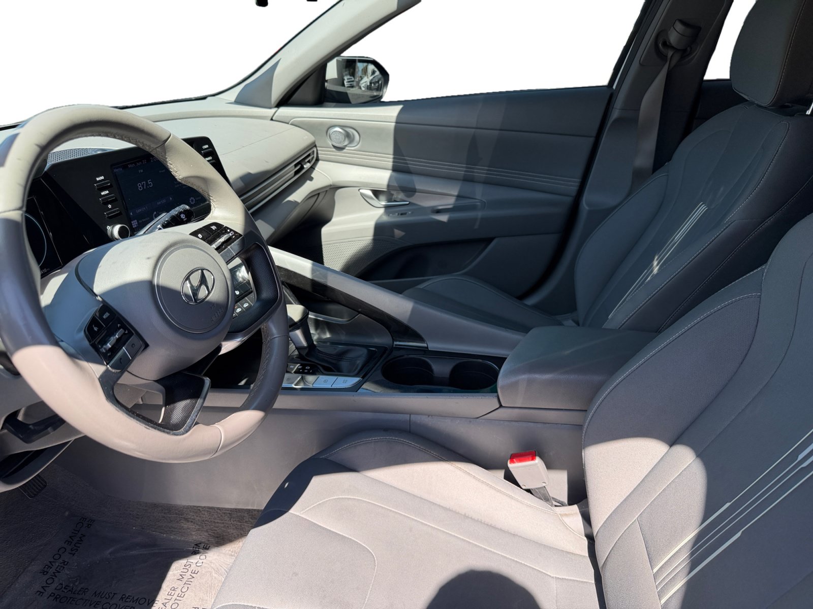 Used 2022 Hyundai Elantra SEL w/ Convenience Package FWD image 9
