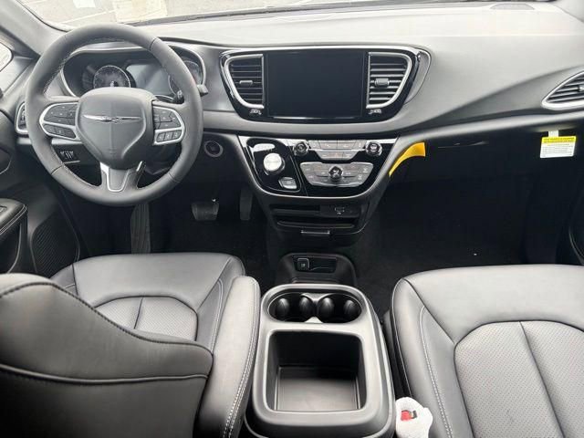 New 2026 Chrysler Voyager LX image 32