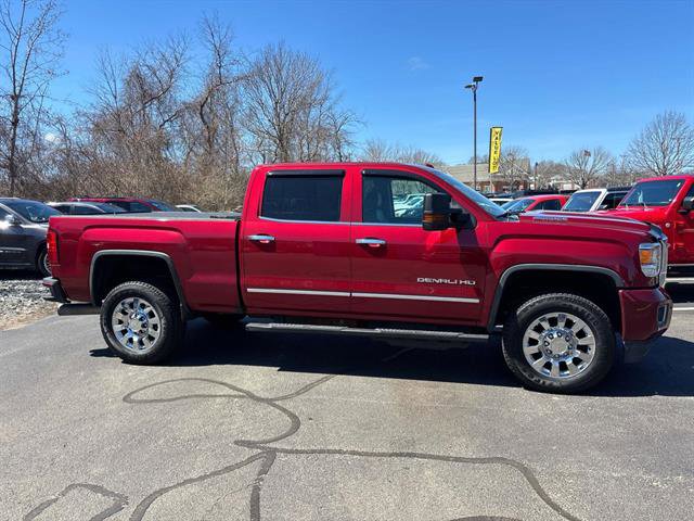 Used 2019 GMC Sierra 2500 Denali w/ Duramax Plus Package AWD/4WD image 2
