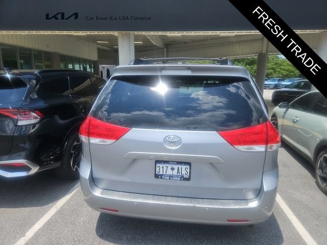 Used 2013 Toyota Sienna XLE FWD image 3