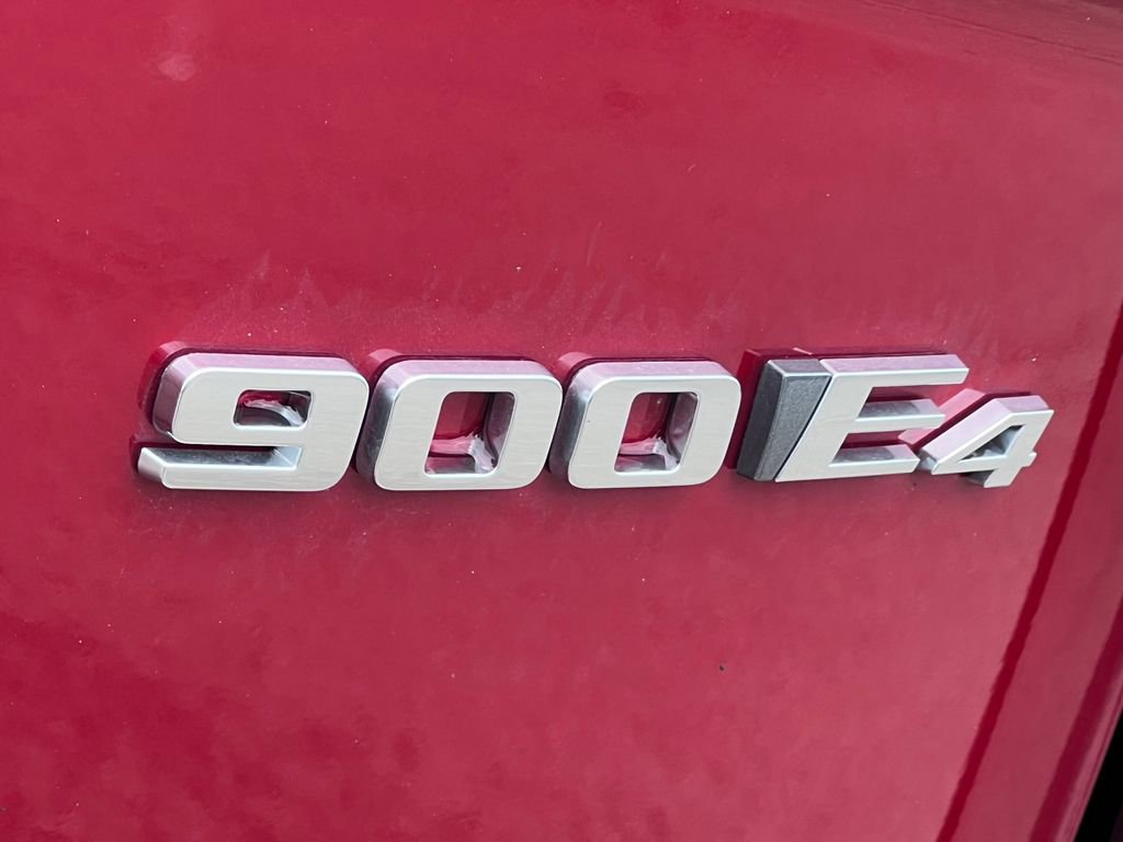 New 2026 Cadillac Vistiq Luxury AWD/4WD image 2
