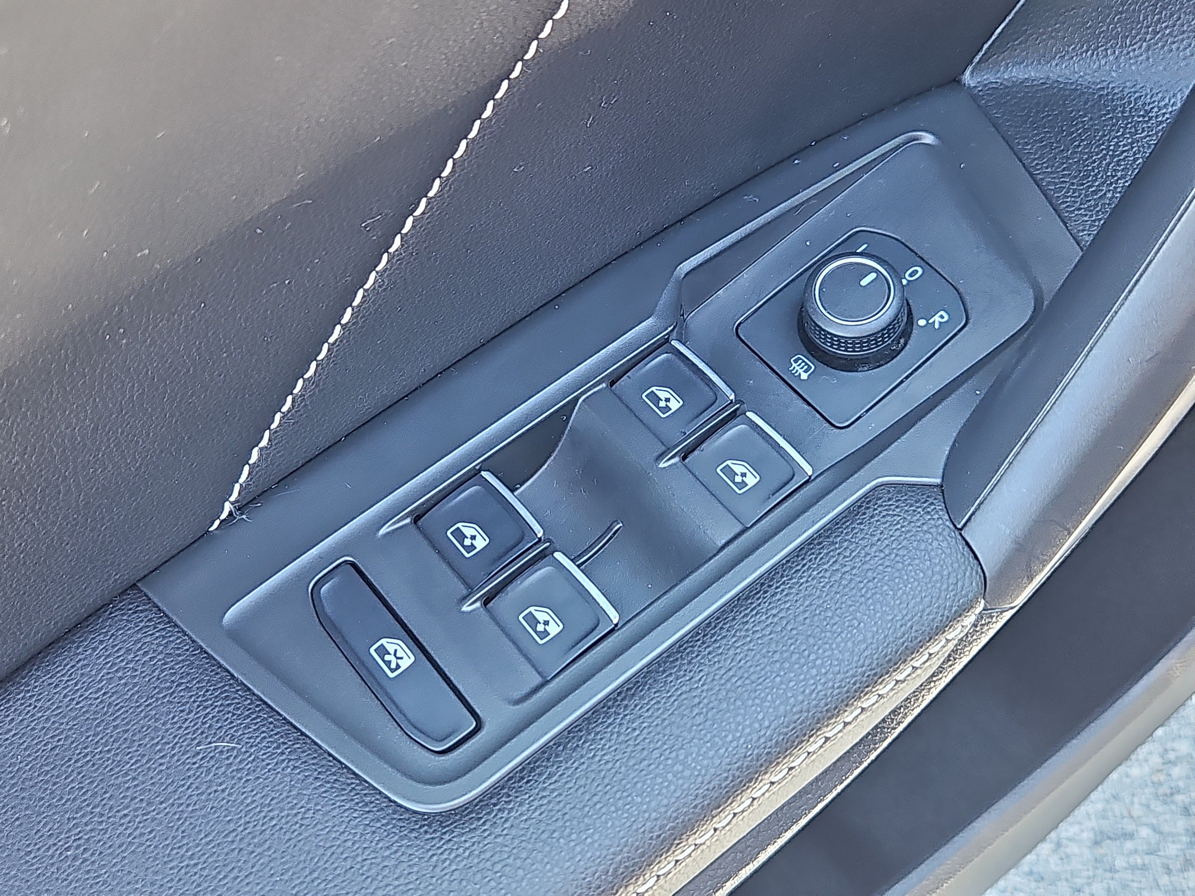 Certified 2024 Volkswagen Tiguan SE R-Line AWD/4WD image 14