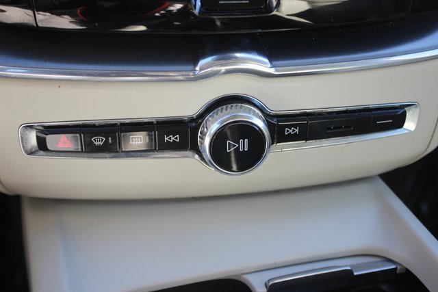 Used 2018 Volvo XC60 T6 Momentum w/ Advanced Package image 9