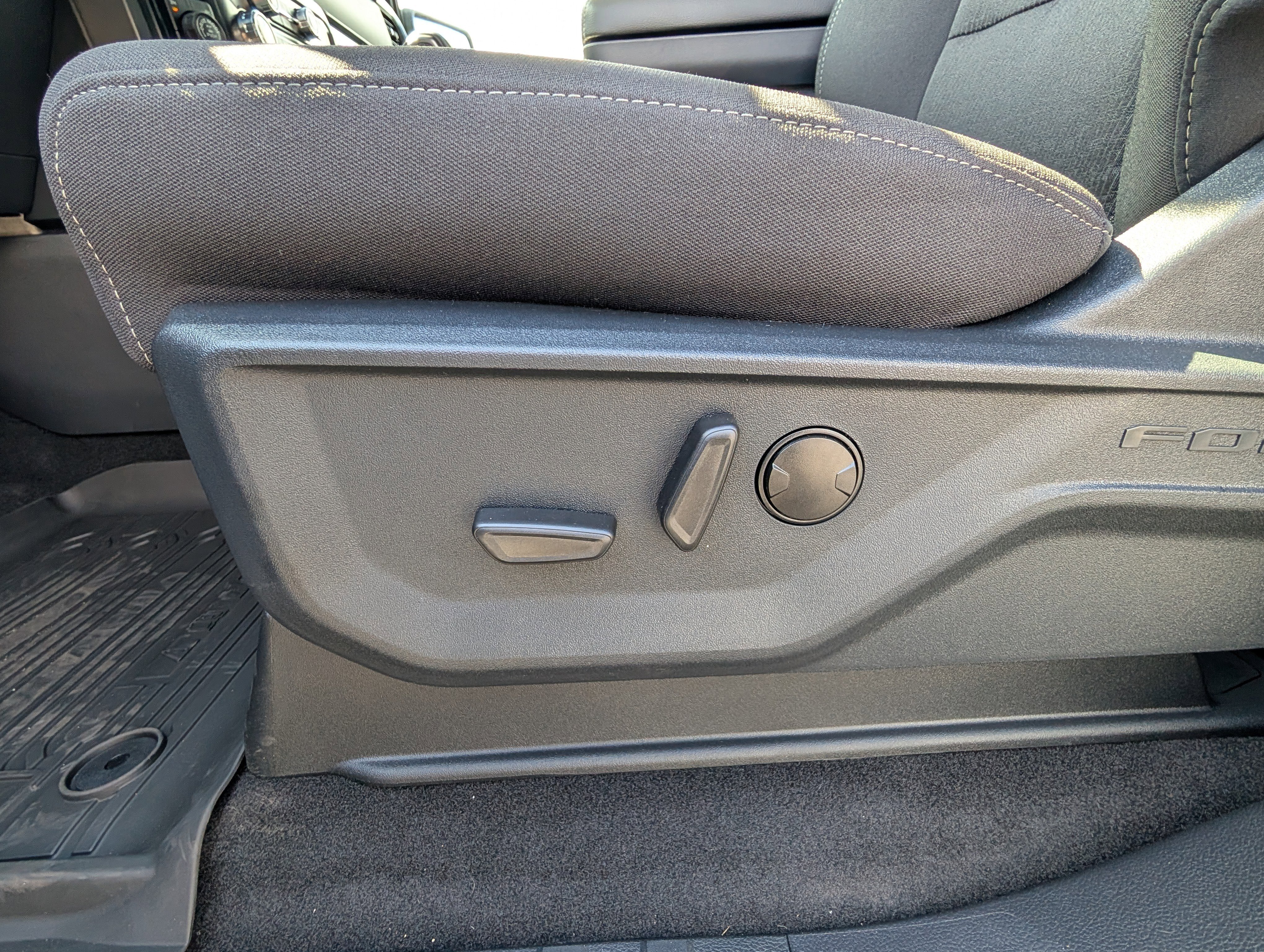 New 2025 Ford F150 XLT w/ Equipment Group 302A MID image 18