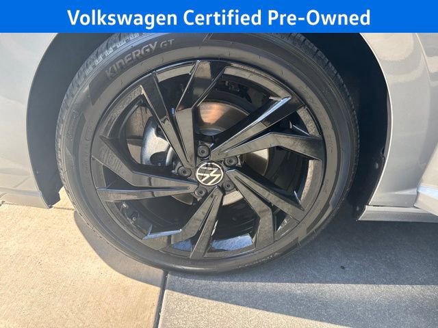 Certified 2025 Volkswagen Jetta SE w/ Sunroof Package image 30