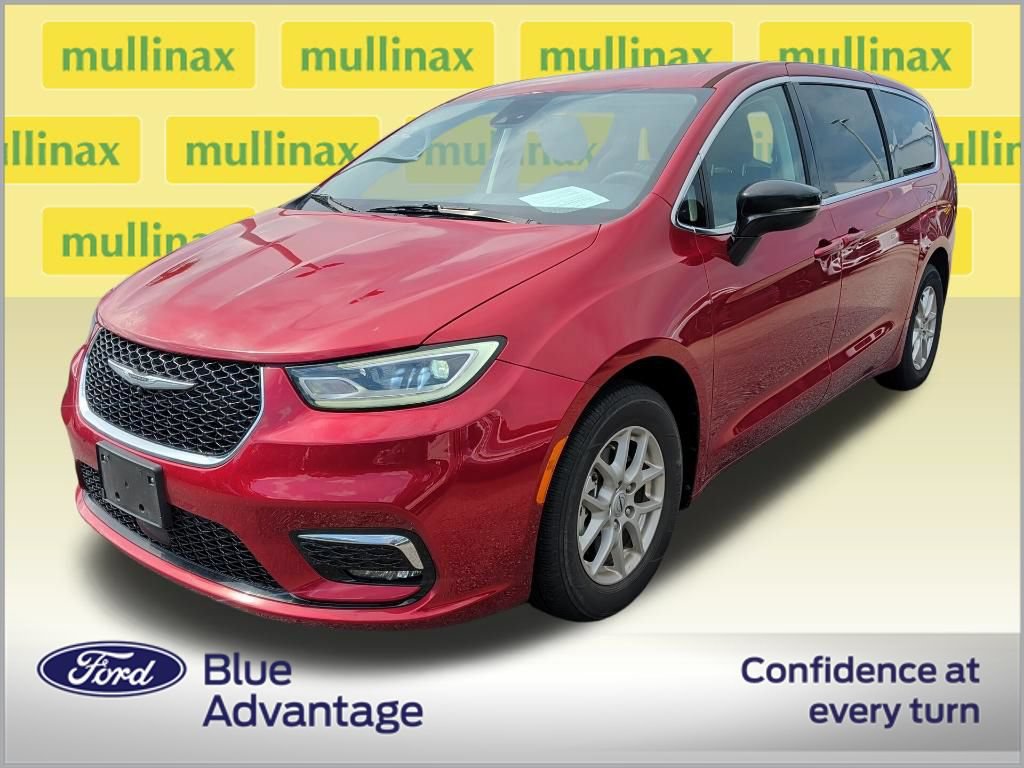 Used 2024 Chrysler Pacifica Touring-L FWD video 2