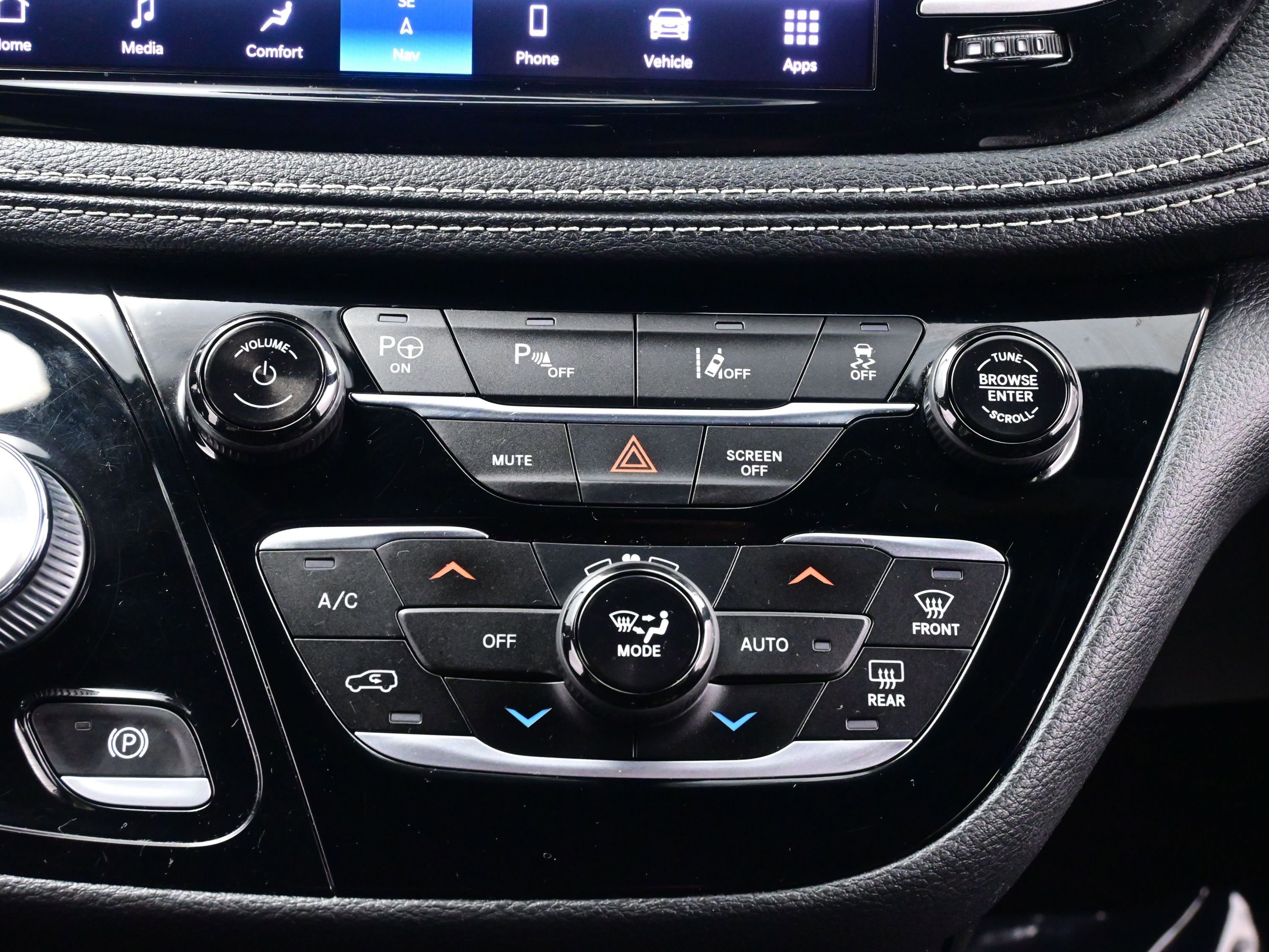 Used 2022 Chrysler Pacifica Touring-L w/ Uconnect Theater Family Group image 21