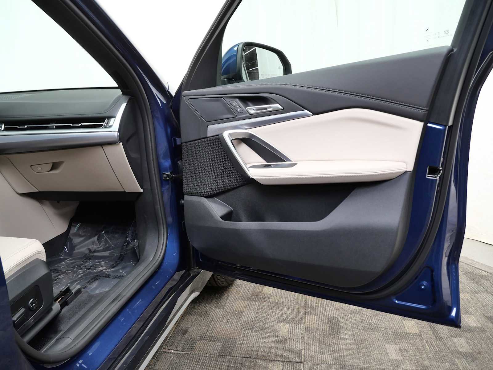 Used 2025 BMW X1 xDrive28i w/ Convenience Package image 11