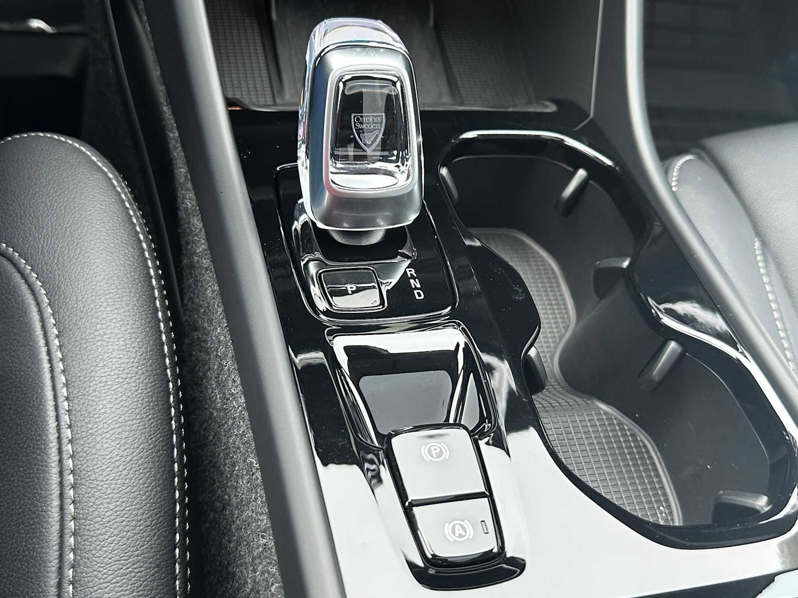 Used 2025 Volvo XC40 B5 Ultra w/ Climate Package image 29