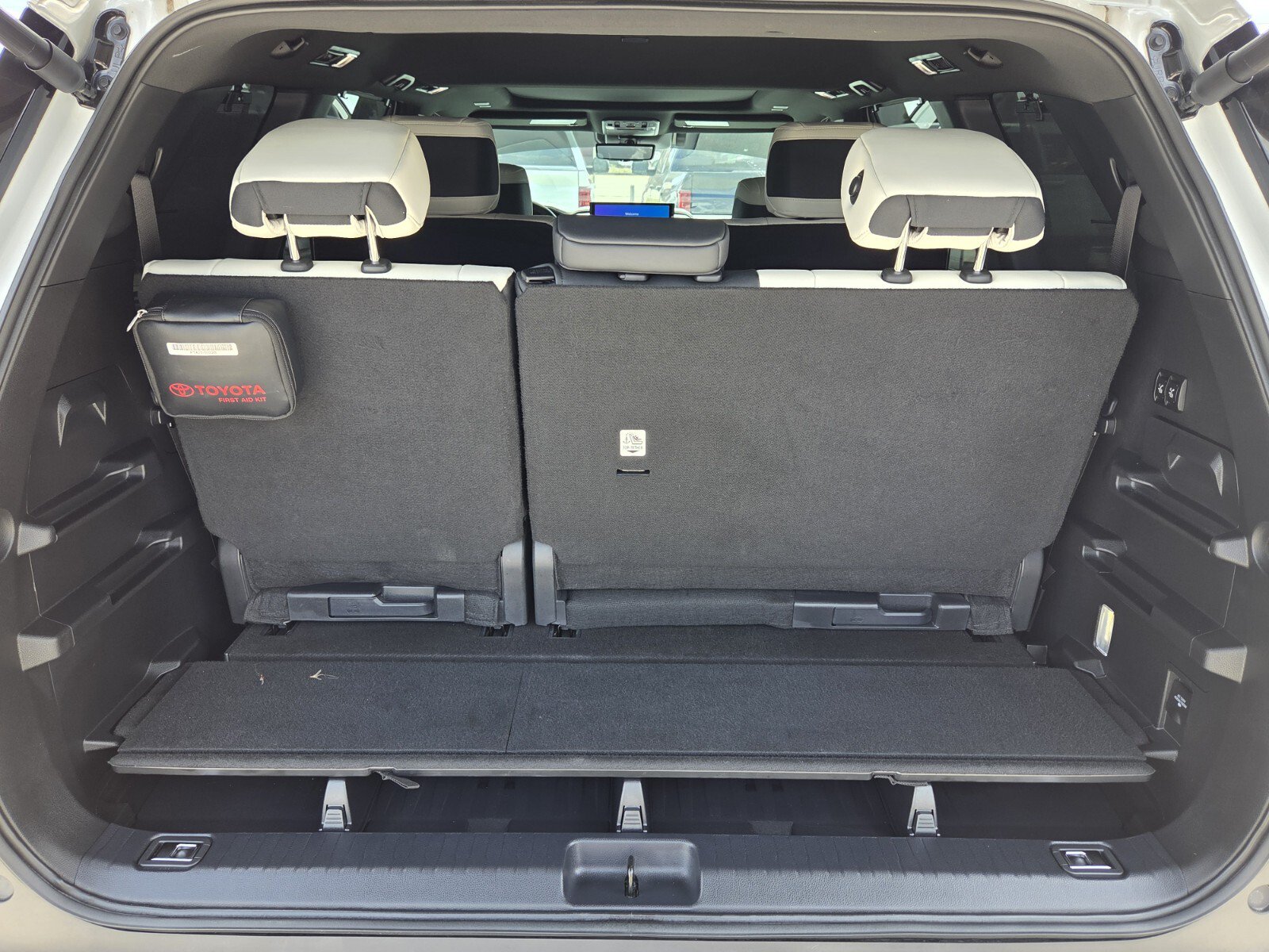 Used 2025 Toyota Sequoia Capstone AWD/4WD image 10