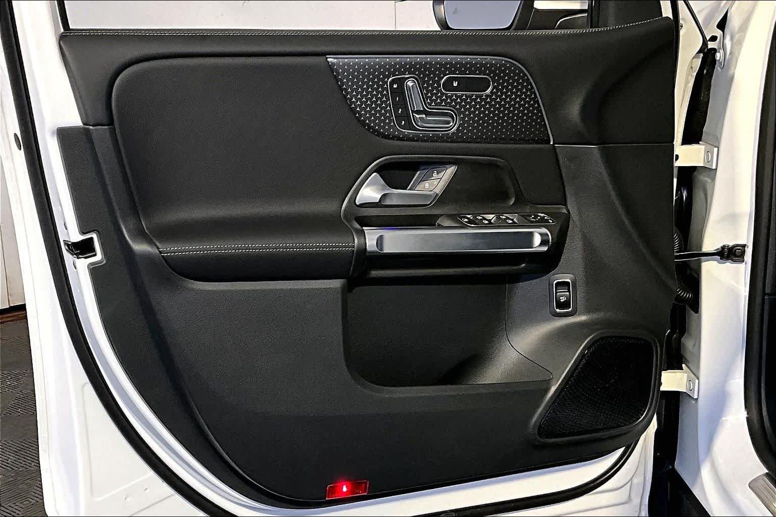New 2026 Mercedes-Benz GLB 250 4MATIC image 11