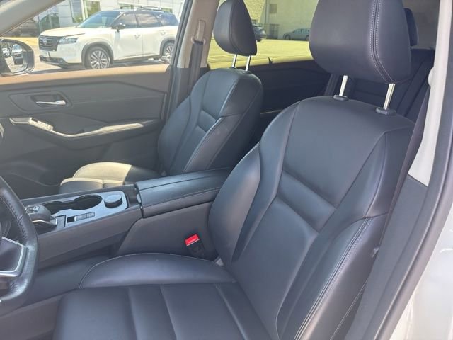 Certified 2023 Nissan Rogue SV w/ SV Premium B Package AWD/4WD image 18