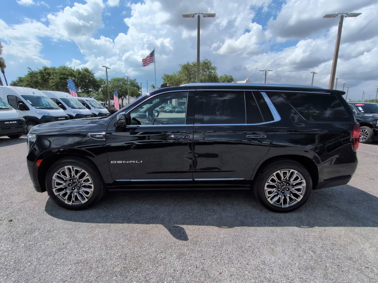 Used 2023 GMC Yukon Denali Ultimate image 8