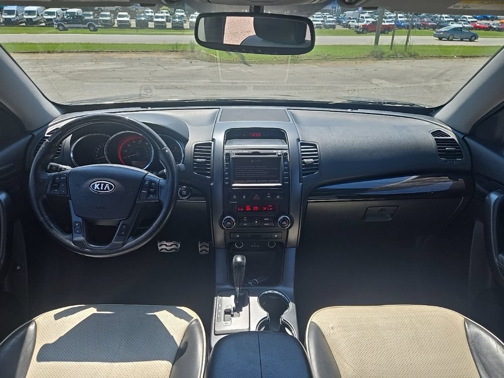 Used 2012 Kia Sorento SX w/ SX Premium Pkg FWD image 2