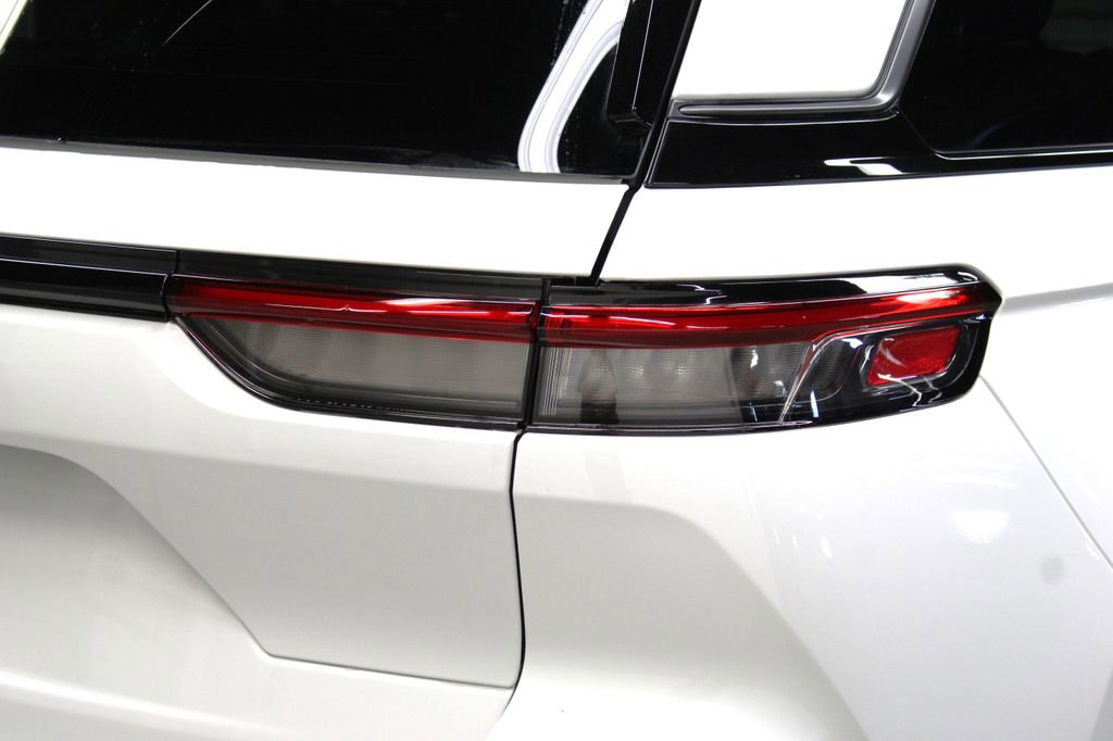 New 2026 Jeep Grand Cherokee Altitude image 39