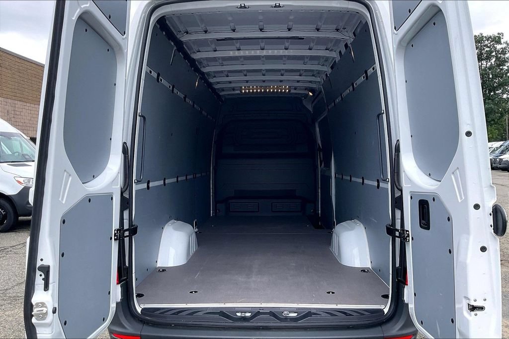 Used 2026 Mercedes-Benz Sprinter 2500 image 9