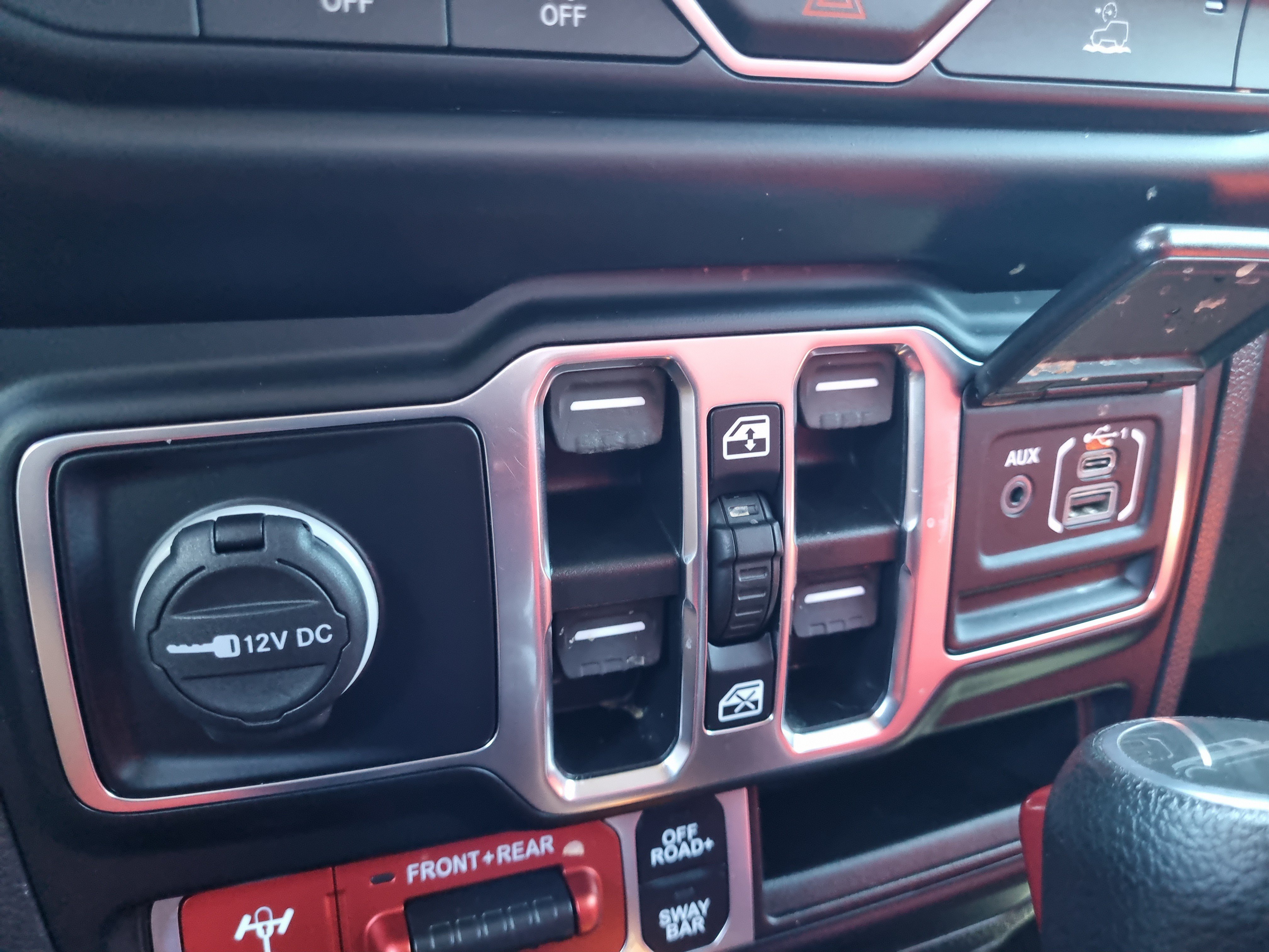 Used 2022 Jeep Gladiator Rubicon w/ Cold Weather Group AWD/4WD image 32