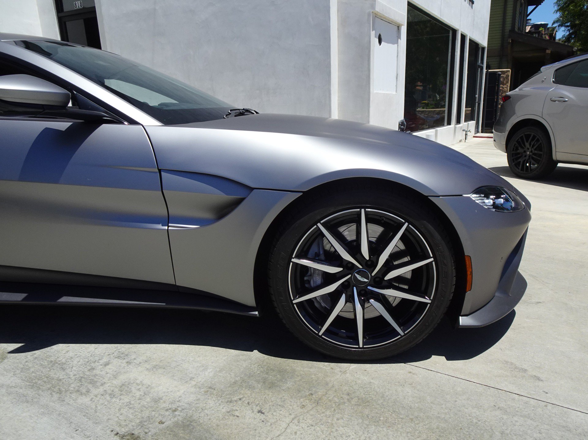 Used 2020 Aston Martin V8 Vantage Coupe RWD image 9
