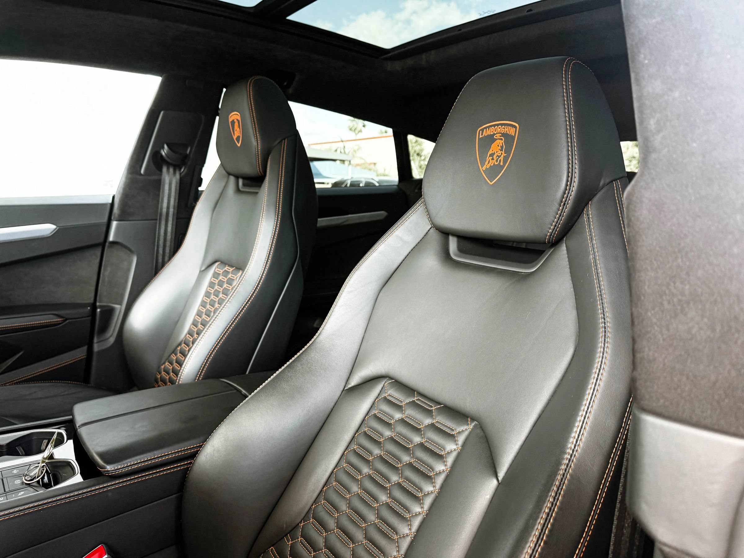 Used 2021 Lamborghini Urus AWD/4WD image 24