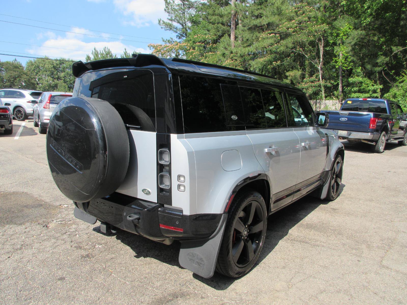 Used 2023 Land Rover Defender 110 X AWD/4WD image 5
