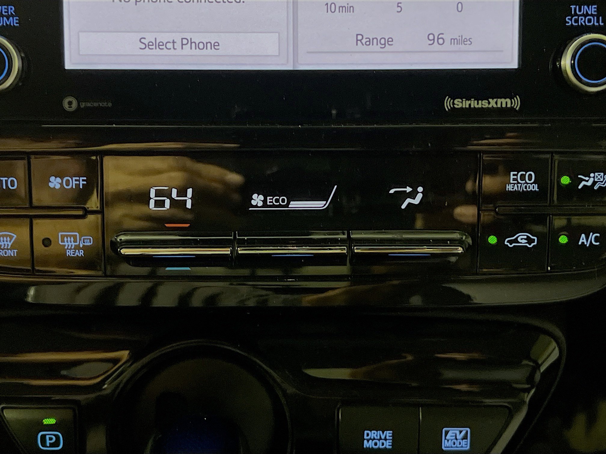 Used 2022 Toyota Prius LE image 26