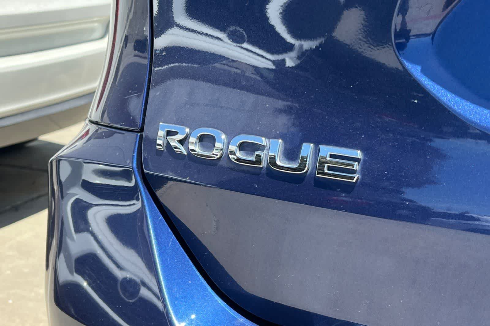 Used 2017 Nissan Rogue SV FWD image 13