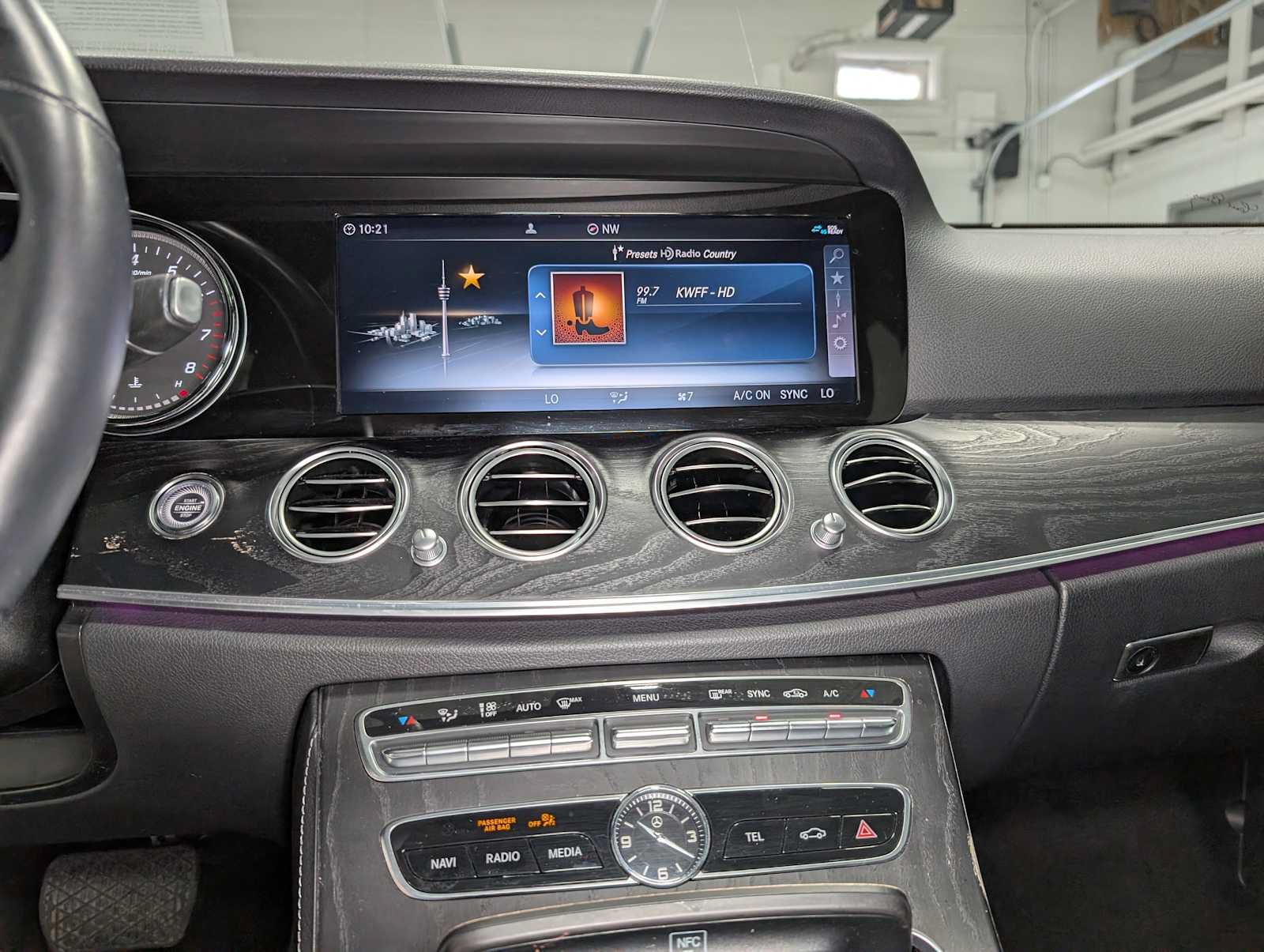 Certified 2019 Mercedes-Benz E 300 4MATIC image 31