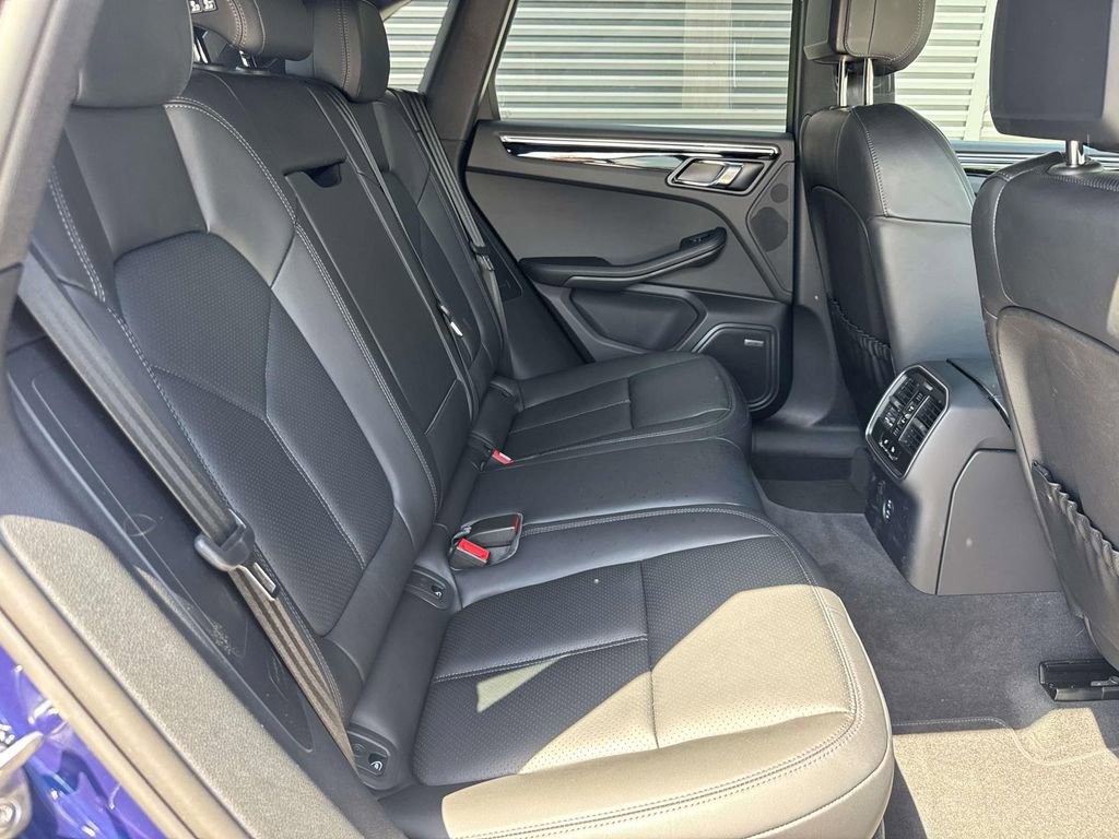 Certified 2025 Porsche Macan image 14