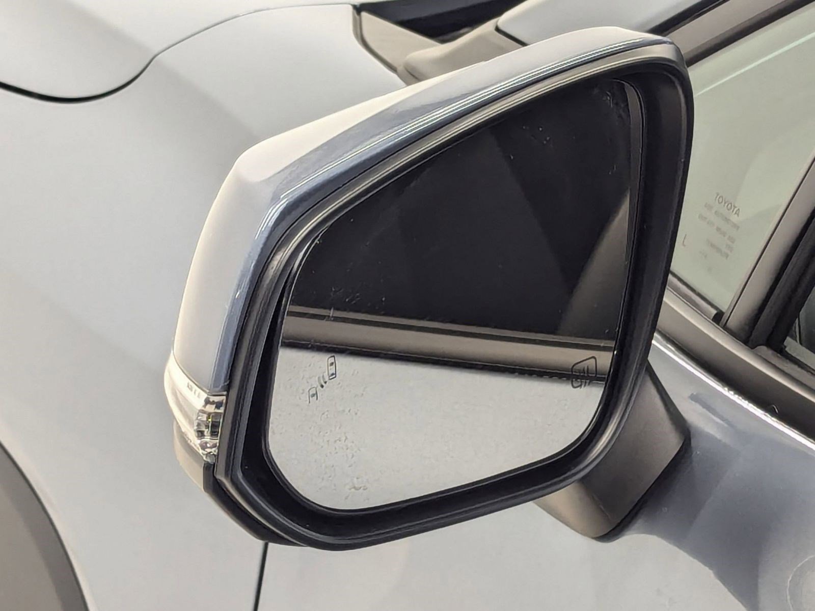 Used 2024 Toyota Corolla Cross LE image 31