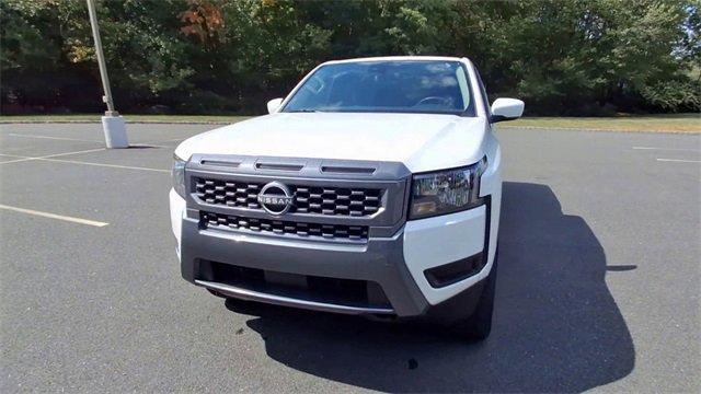 Used 2025 Nissan Frontier SV image 3