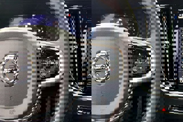 Used 2025 Volvo V60 B5 Cross Country Plus image 19