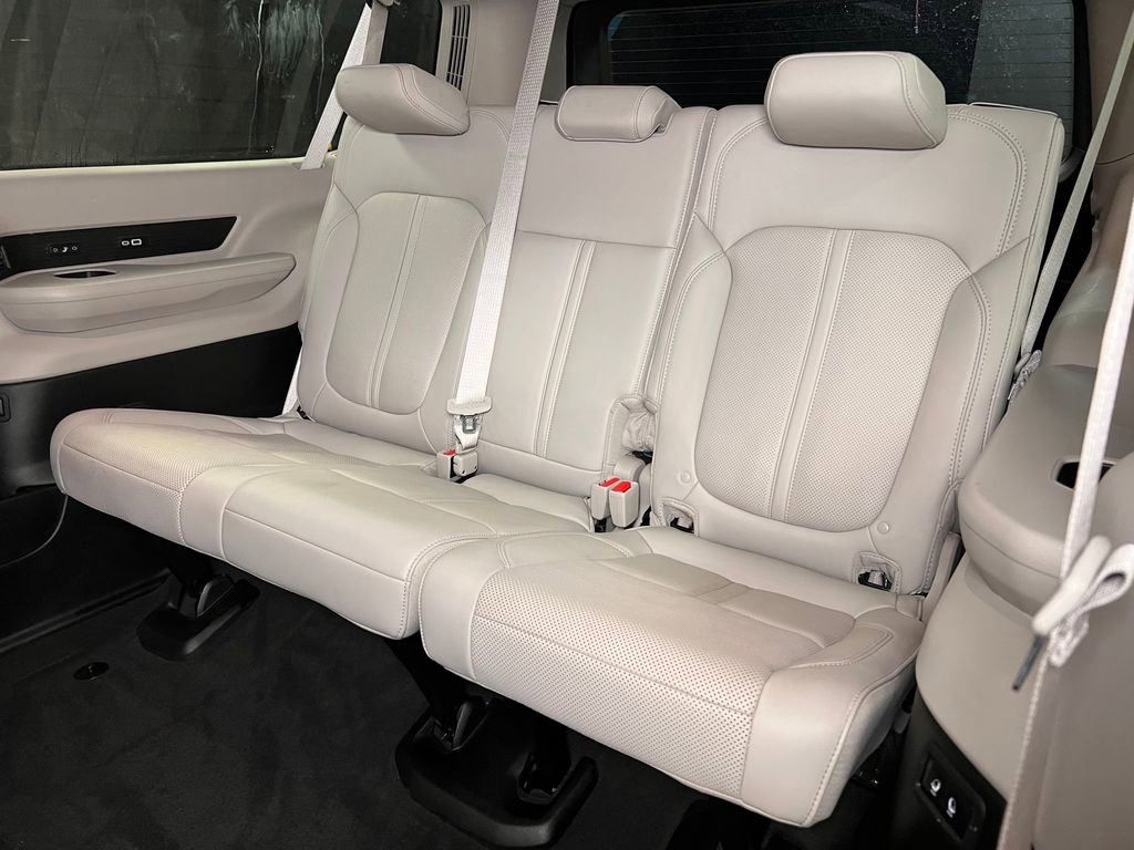 Used 2023 Jeep Wagoneer L Series III w/ Premium Group I AWD/4WD image 19