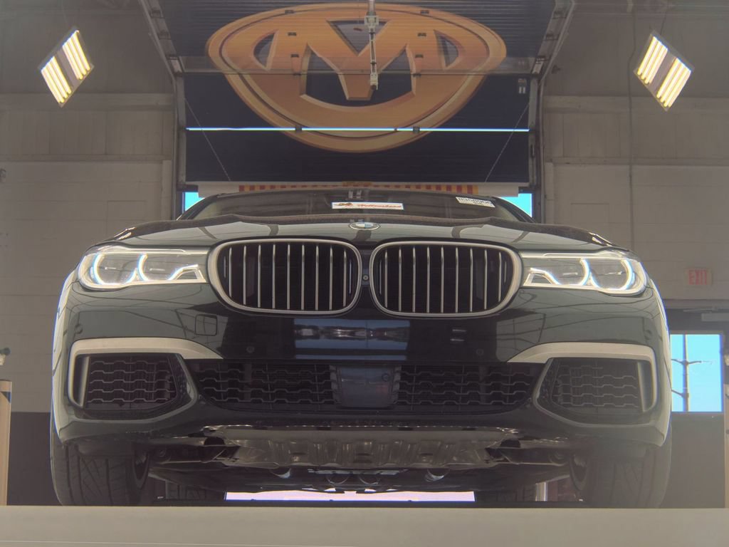 Used 2018 BMW M760i xDrive w/ Luxury Rear Seating Package AWD/4WD image 10