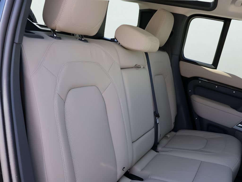 Certified 2024 Land Rover Defender 110 SE AWD/4WD image 12
