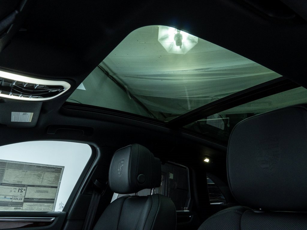 Used 2025 Porsche Macan image 26