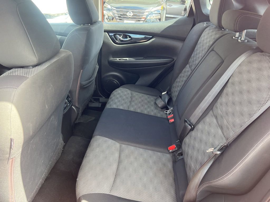 Used 2017 Nissan Rogue Sport SV w/ SV All-Weather Package AWD/4WD image 8